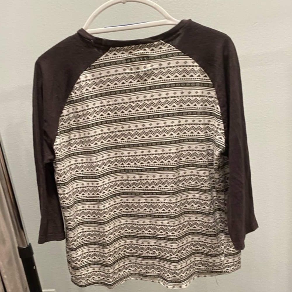 Gently Used Free Planet Tribal Black Gray White Tee Lg